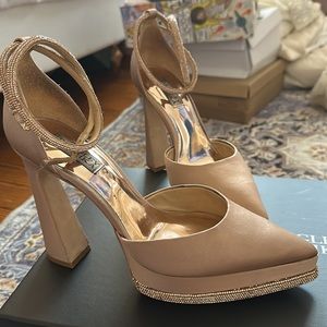 BADGLEY MISCHKA | Elaina Nude Warm Beige Satin Crystal Platform Heels Size 8.5